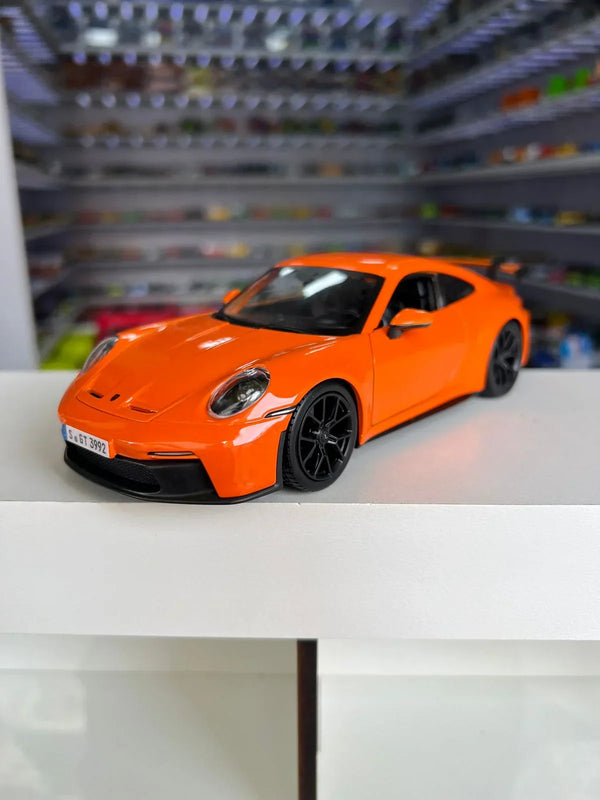 Porsche 911 GT3 2021 laranja 1:24 Maisto