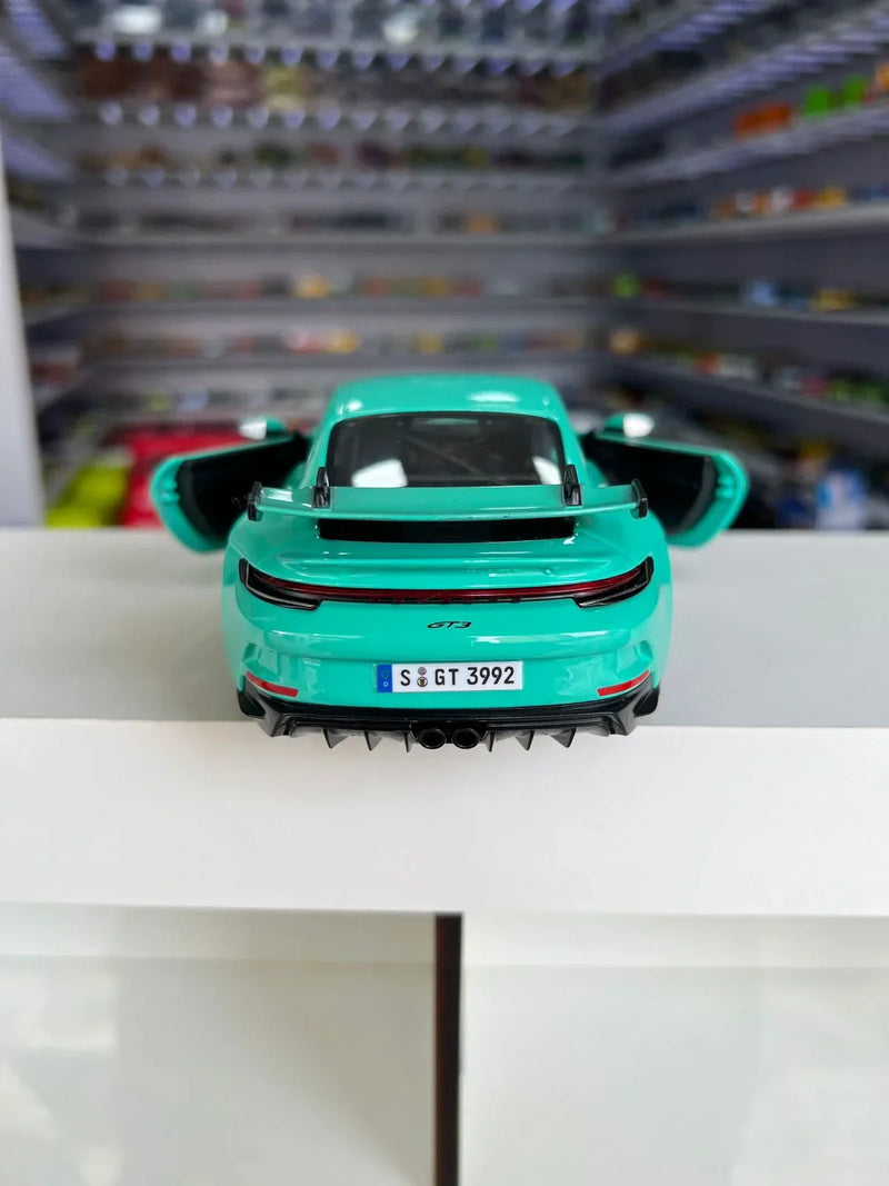 Porsche 911 GT3 2021 azul 1:24 Maisto