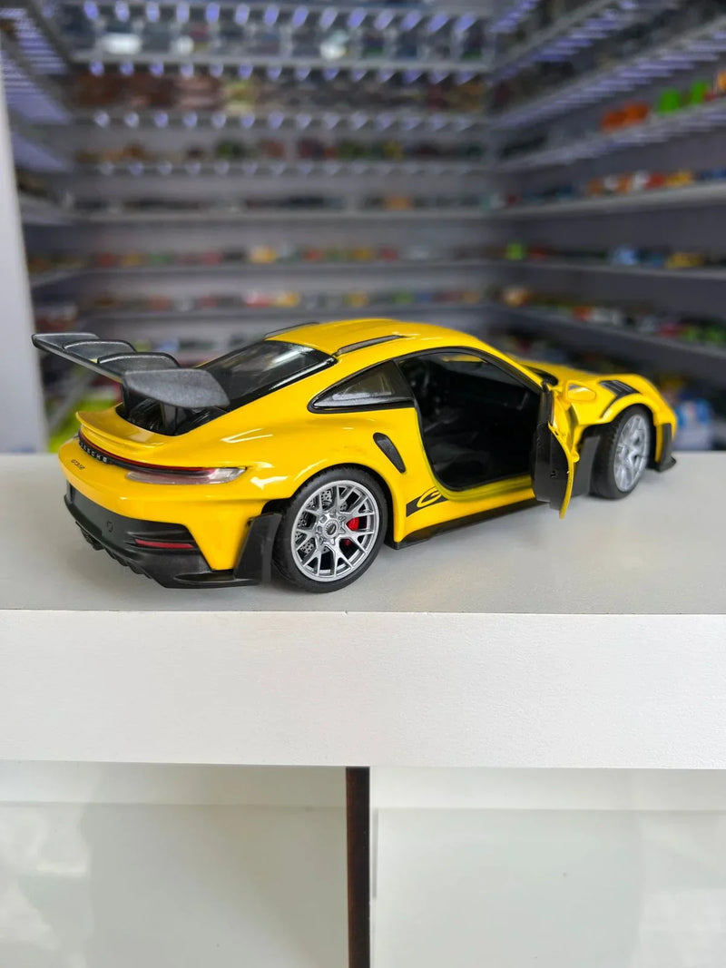 Porsche 911 GT3 RS amarelo 1:24 Maisto