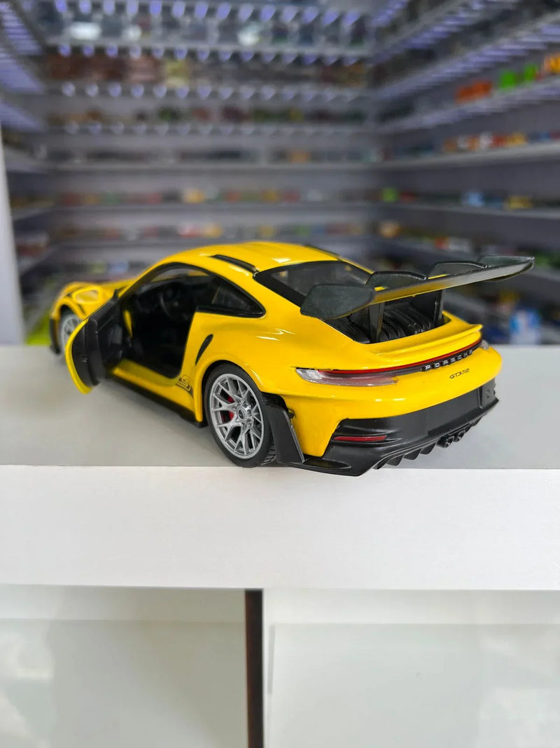 Porsche 911 GT3 RS amarelo 1:24 Maisto