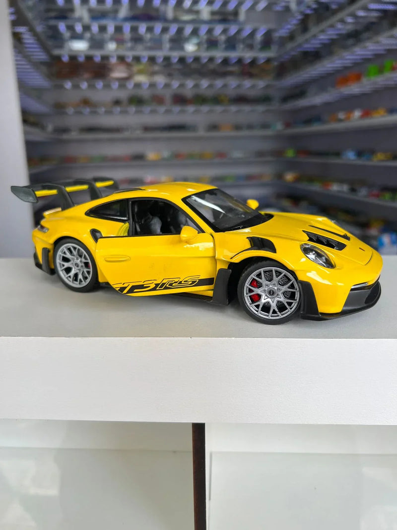 Porsche 911 GT3 RS amarelo 1:24 Maisto