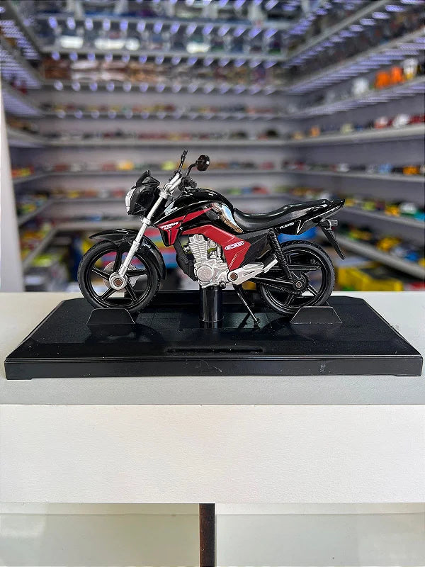 Moto Honda CG Titan 150 (2014) - Preto - 1:18 - California Toys