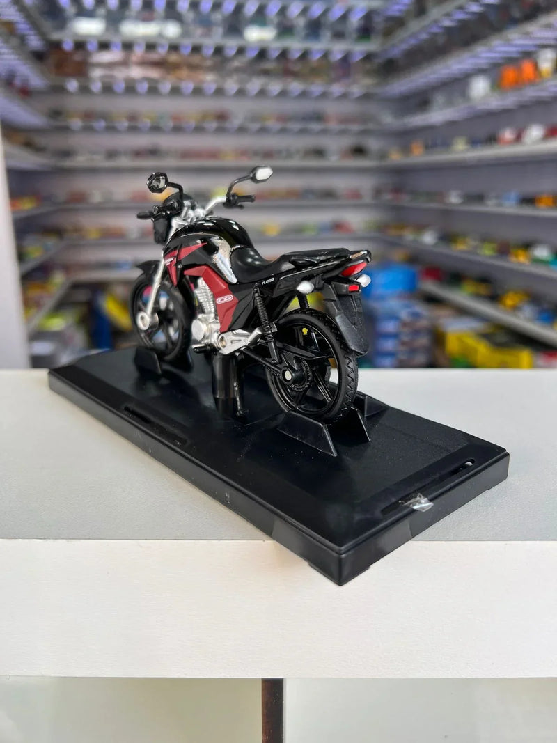 Moto Honda CG Titan 150 (2014) - Preto - 1:18 - California Toys