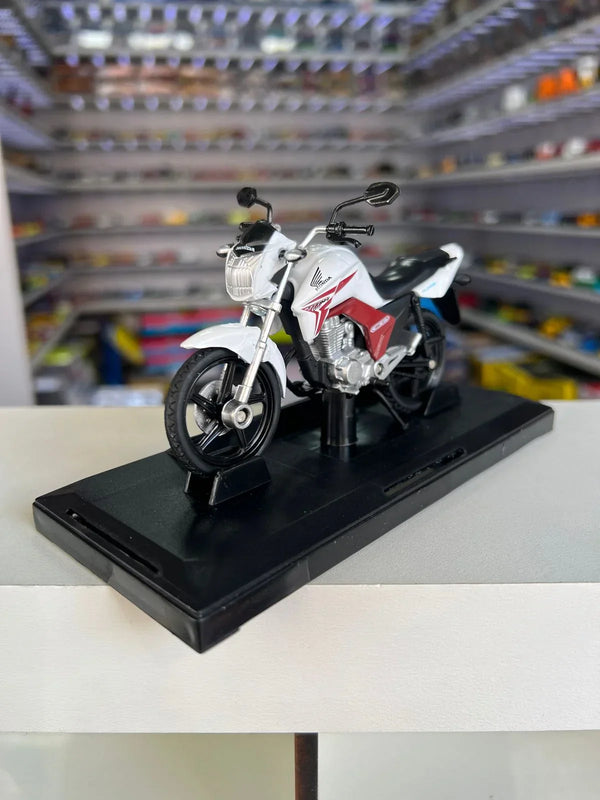 Moto Honda CG Titan 150 (2014) - Branca - 1:18 - California Toys