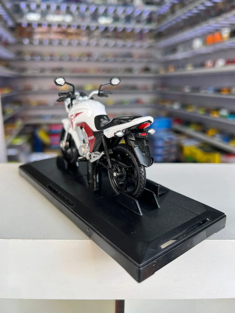 Moto Honda CG Titan 150 (2014) - Branca - 1:18 - California Toys