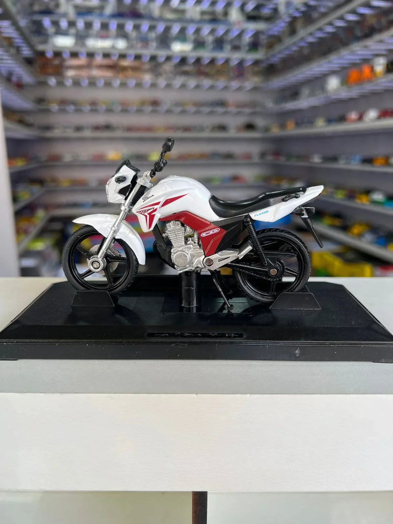 Moto Honda CG Titan 150 (2014) - Branca - 1:18 - California Toys
