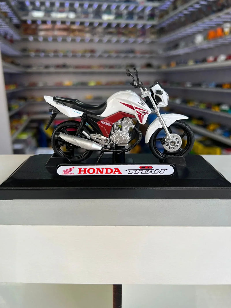 Moto Honda CG Titan 150 (2014) - Branca - 1:18 - California Toys