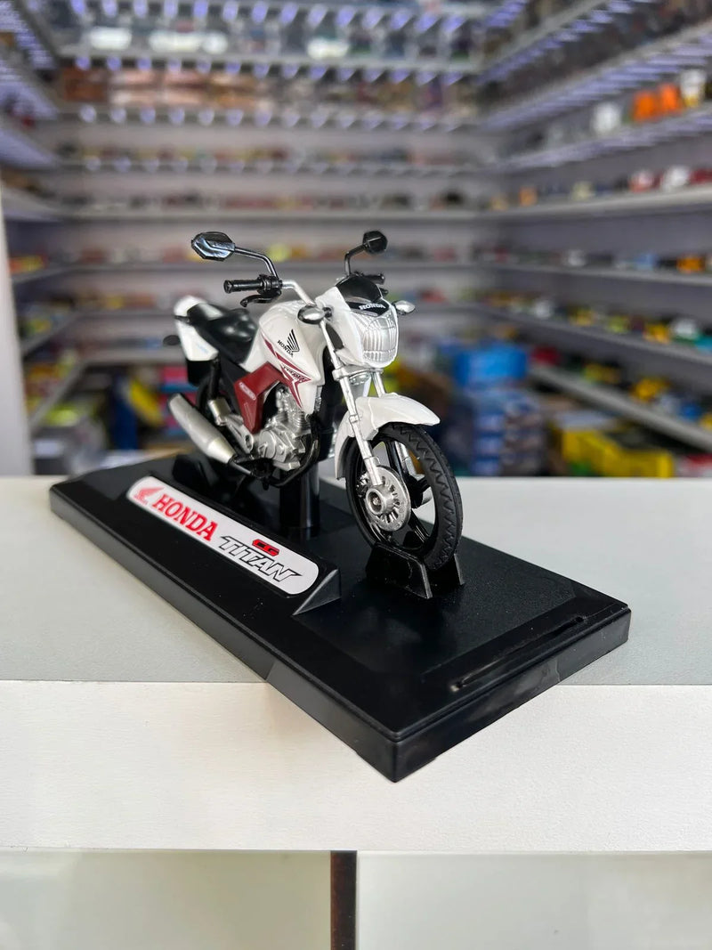 Moto Honda CG Titan 150 (2014) - Branca - 1:18 - California Toys