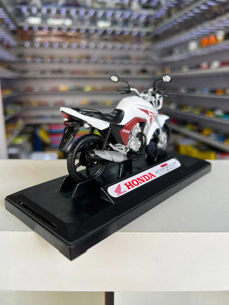 Moto Honda CG Titan 150 (2014) - Branca - 1:18 - California Toys