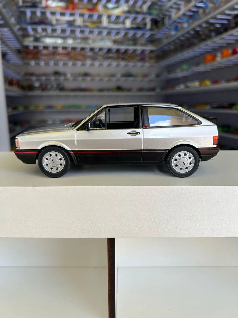 Volkswagen Gol GTS (1988) - Prata - 1:24 - California Toys