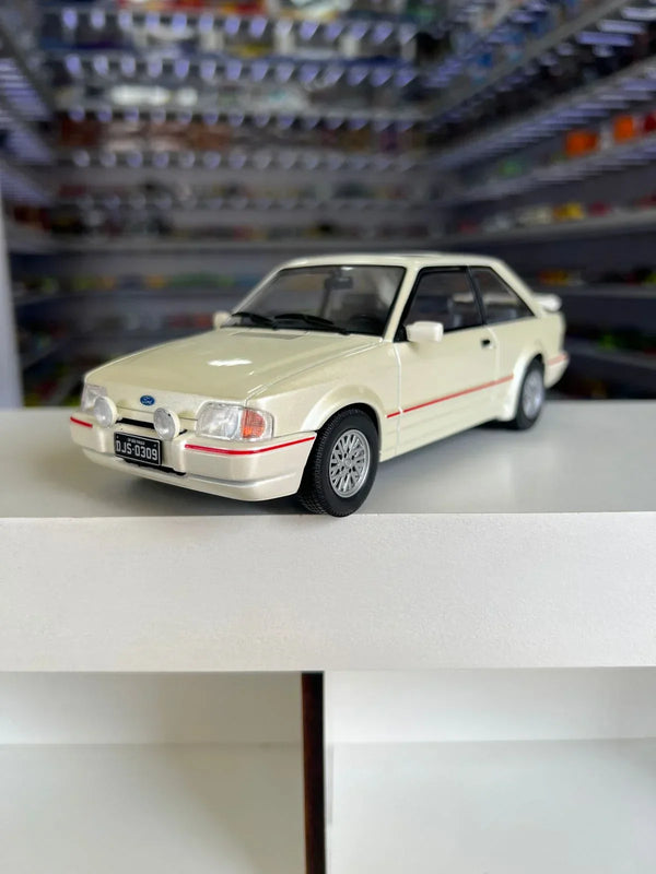 Ford Escort XR3 (1992) - Branco - 1:24 - California Classics