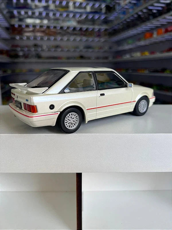 Ford Escort XR3 (1992) - Branco - 1:24 - California Classics