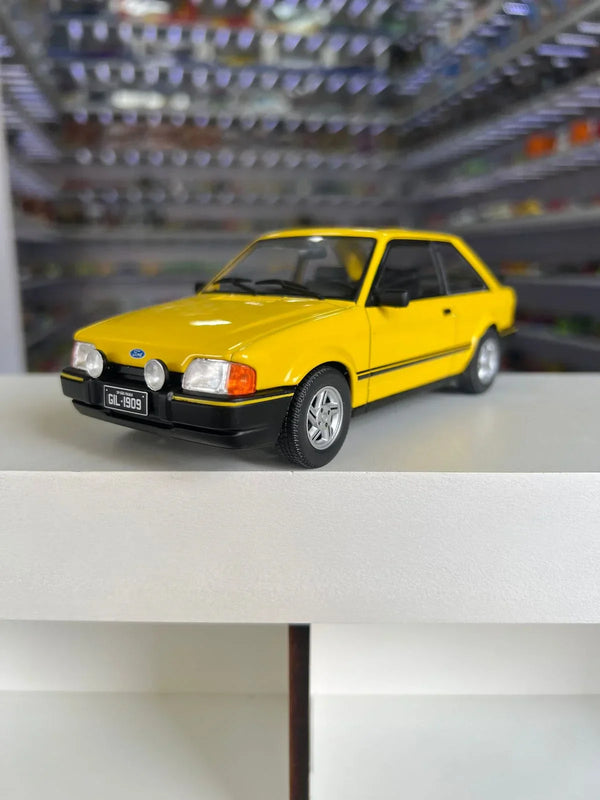 Ford Escort XR3 (1988) - Amarelo - 1:24 - California Classics