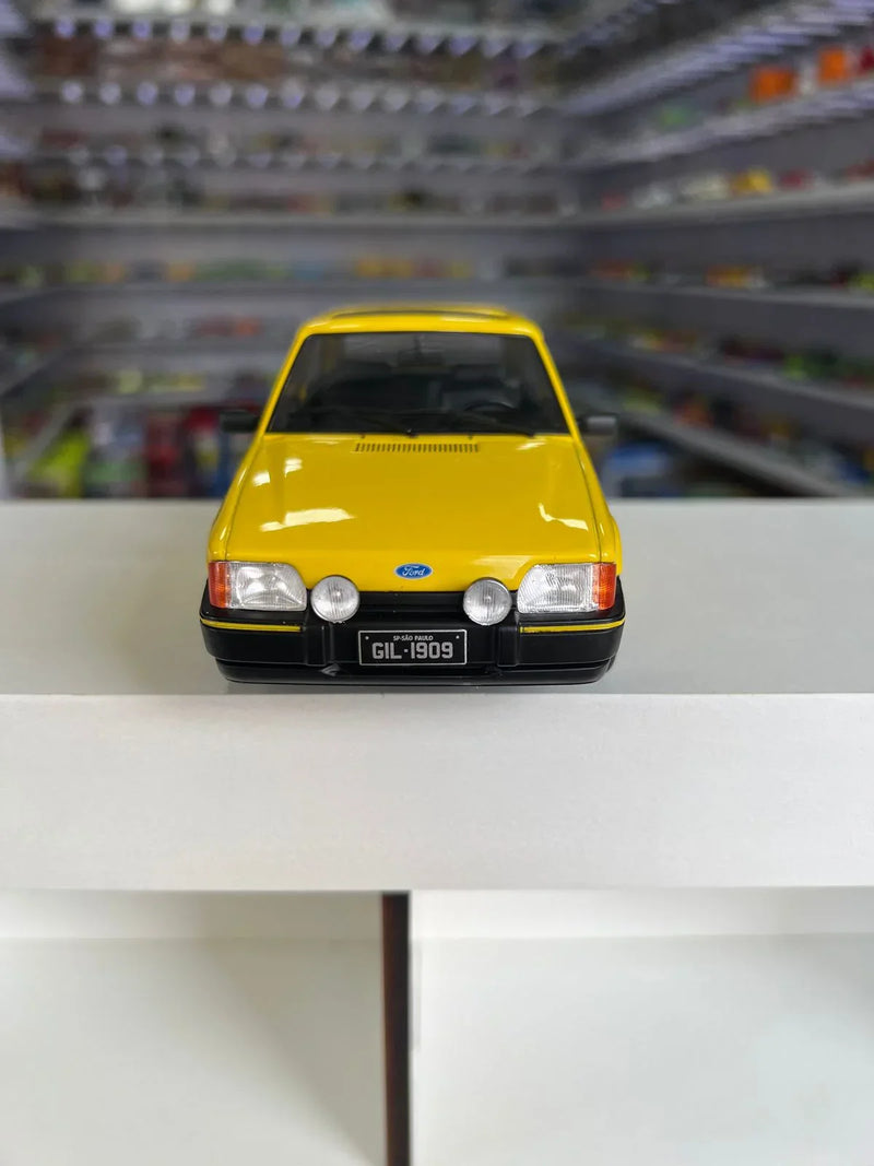 Ford Escort XR3 (1988) - Amarelo - 1:24 - California Classics