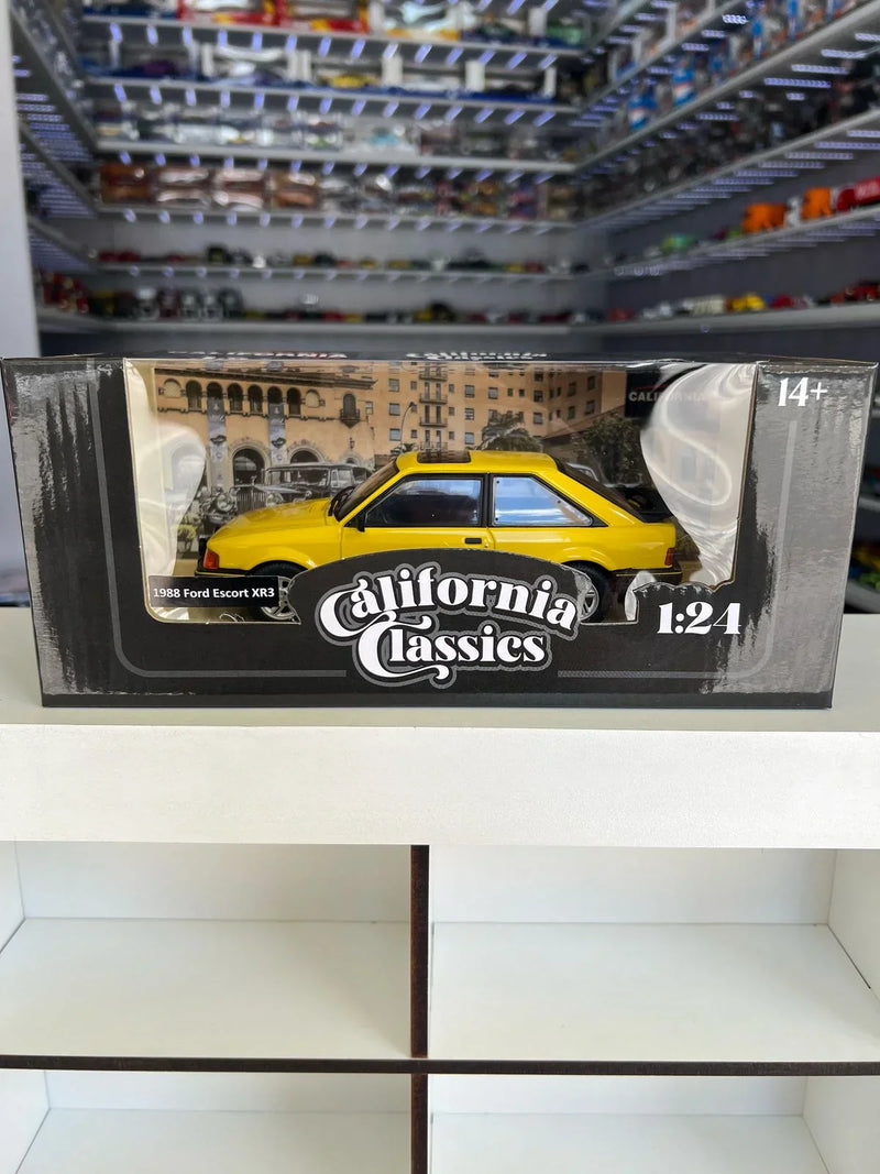 Ford Escort XR3 (1988) - Amarelo - 1:24 - California Classics