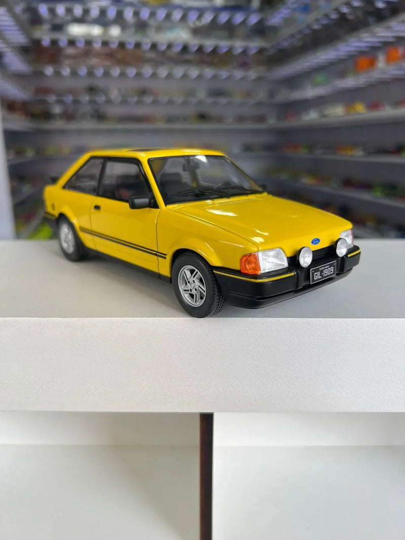 Ford Escort XR3 (1988) - Amarelo - 1:24 - California Classics
