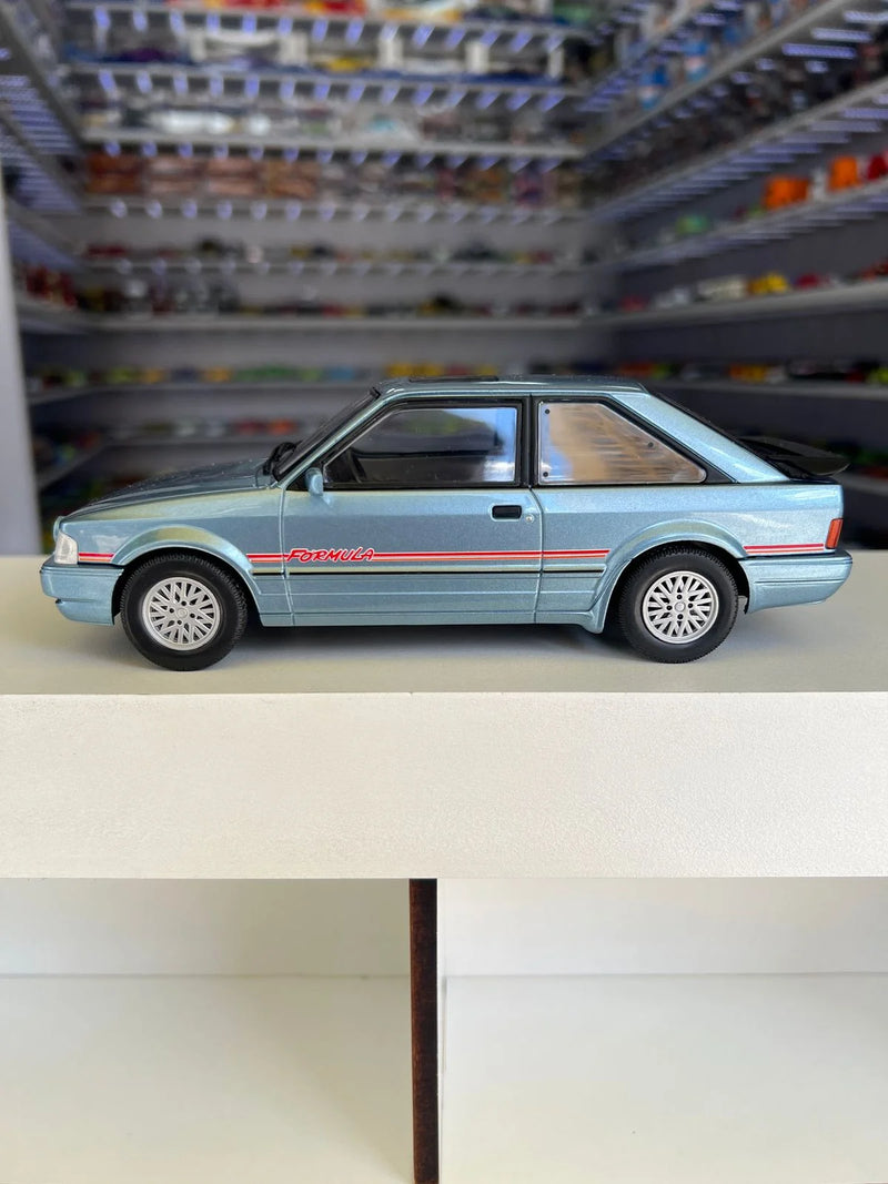 Ford Escort XR3 (1991) - Azul - 1:24 - California Classics