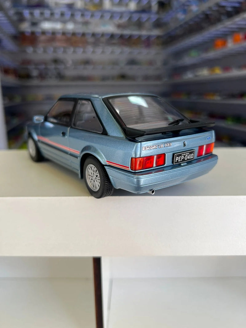 Ford Escort XR3 (1991) - Azul - 1:24 - California Classics