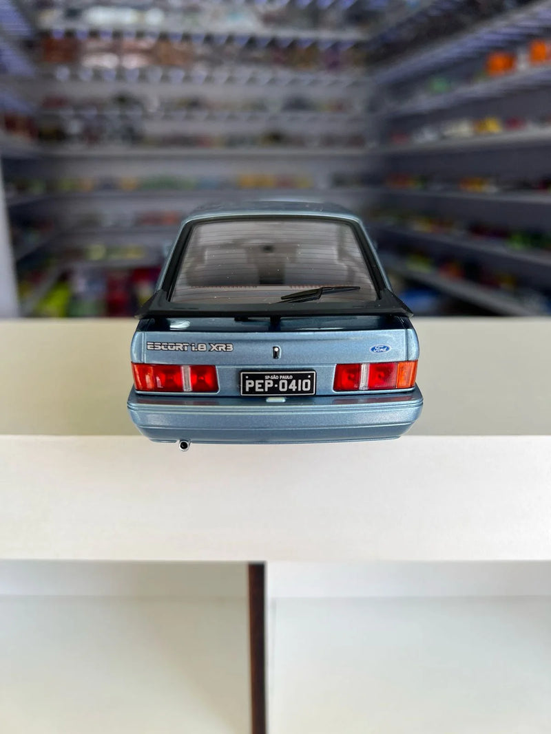 Ford Escort XR3 (1991) - Azul - 1:24 - California Classics
