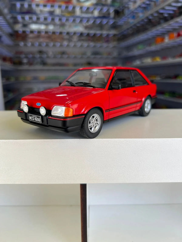 Ford Escort XR3 (1987) - Vermelho - 1:24 - California Classics
