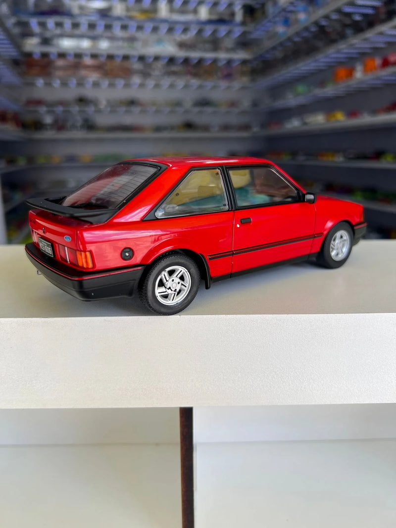 Ford Escort XR3 (1987) - Vermelho - 1:24 - California Classics