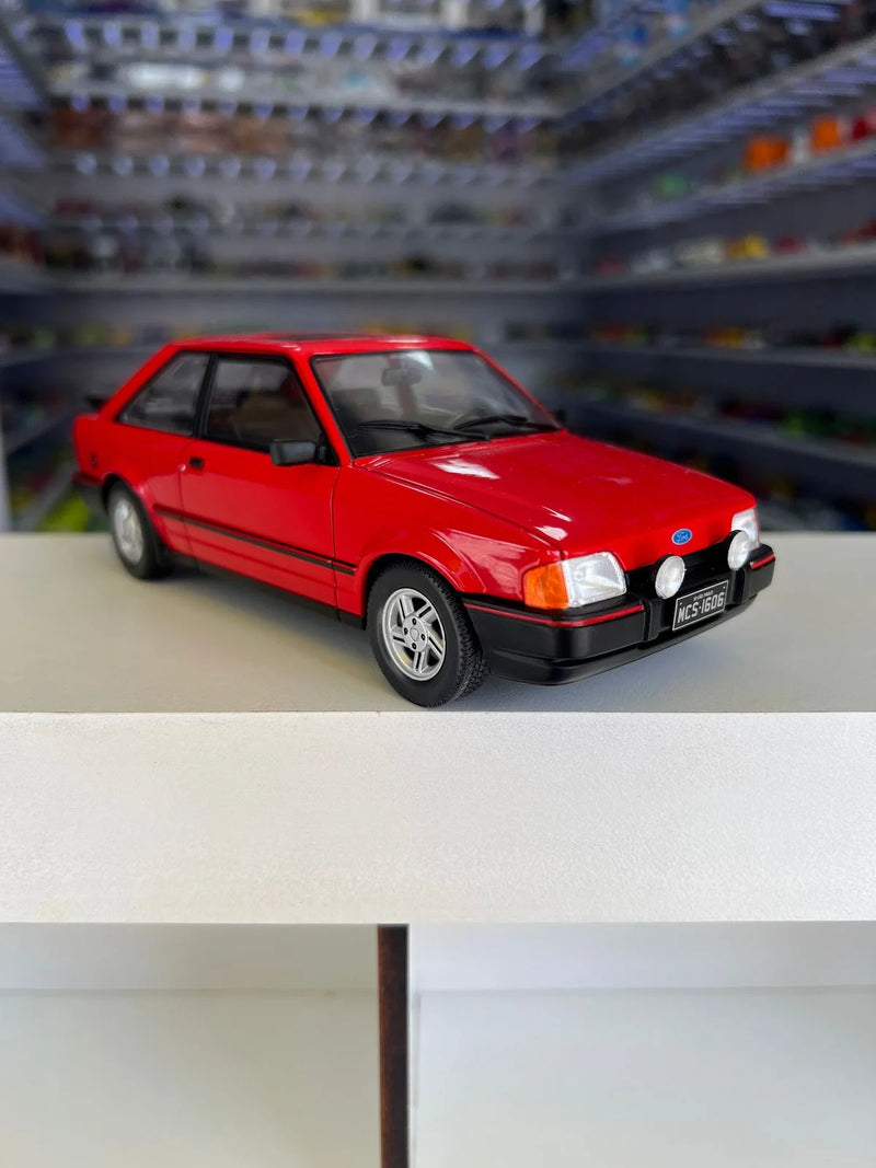 Ford Escort XR3 (1987) - Vermelho - 1:24 - California Classics
