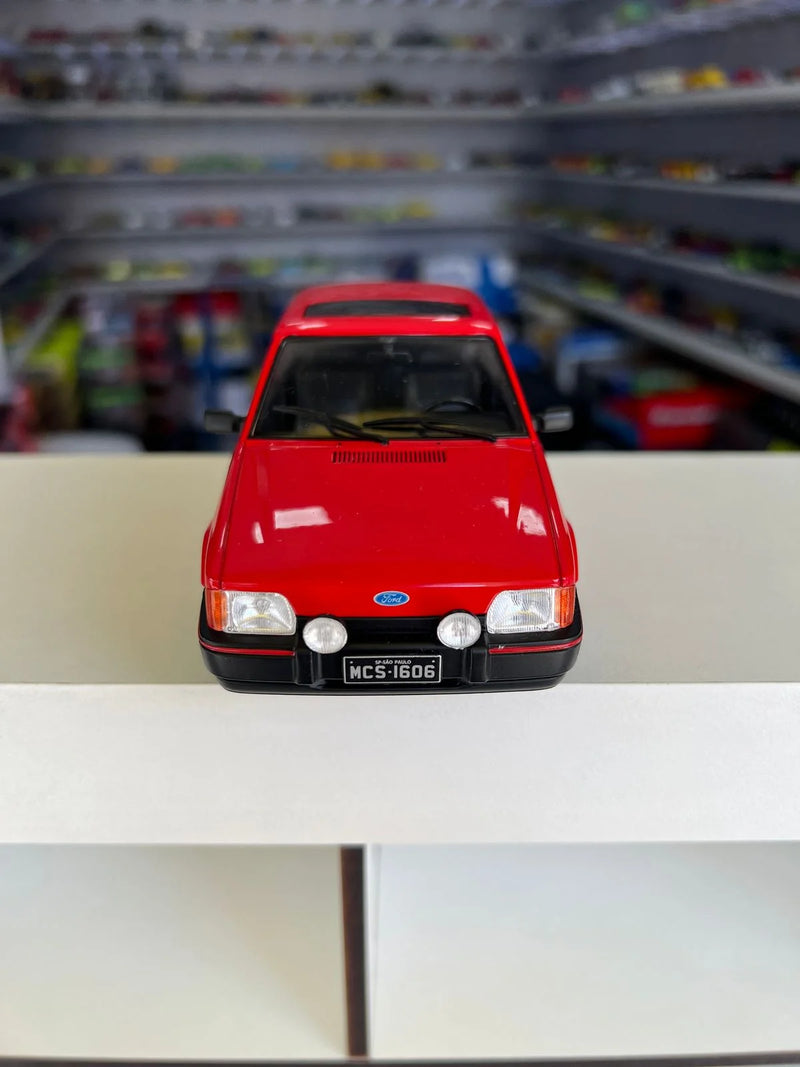 Ford Escort XR3 (1987) - Vermelho - 1:24 - California Classics