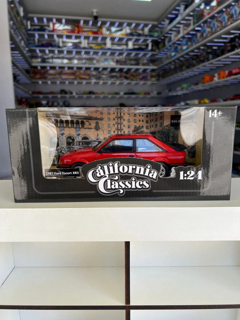Ford Escort XR3 (1987) - Vermelho - 1:24 - California Classics