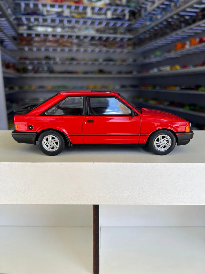 Ford Escort XR3 (1987) - Vermelho - 1:24 - California Classics