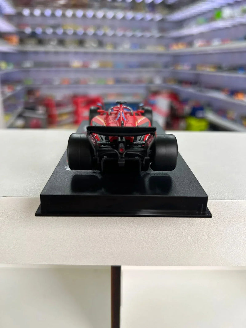 Fórmula 1 Ferrari SF24 Charles Leclerc 2024 1:43 Bburago c/ Display e Piloto