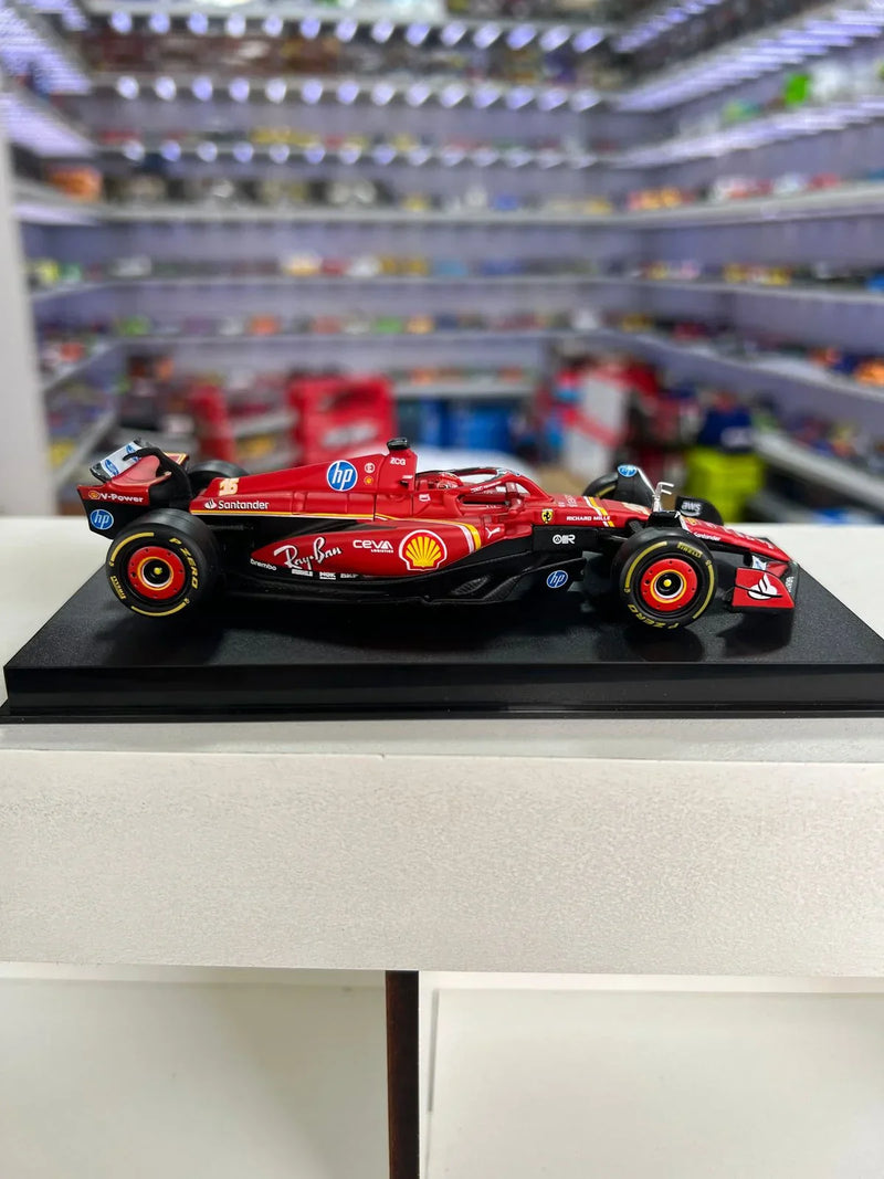 Fórmula 1 Ferrari SF24 Charles Leclerc 2024 1:43 Bburago c/ Display e Piloto