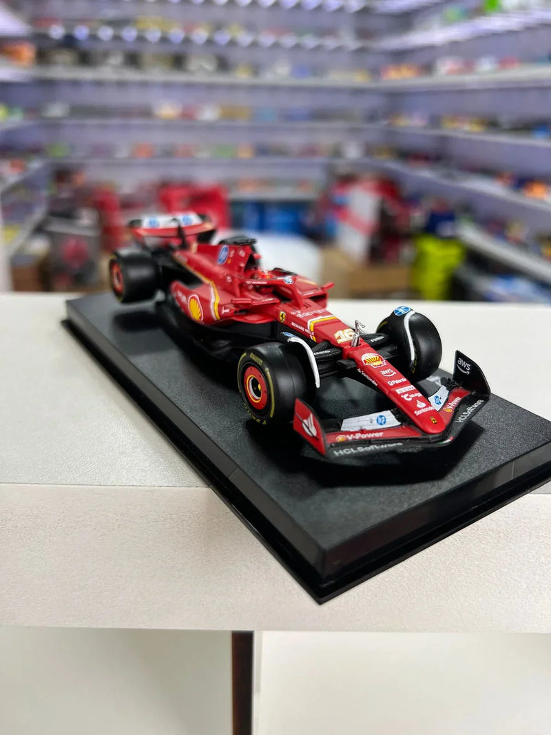 Fórmula 1 Ferrari SF24 Charles Leclerc 2024 1:43 Bburago c/ Display e Piloto