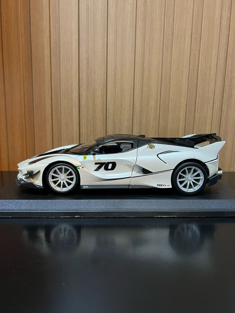 Ferrari FXX-K Evo 1:18 BBurago Branco