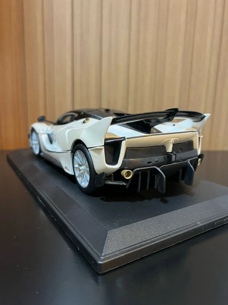 Ferrari FXX-K Evo 1:18 BBurago Branco