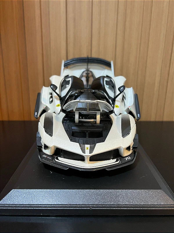 Ferrari FXX-K Evo 1:18 BBurago Branco