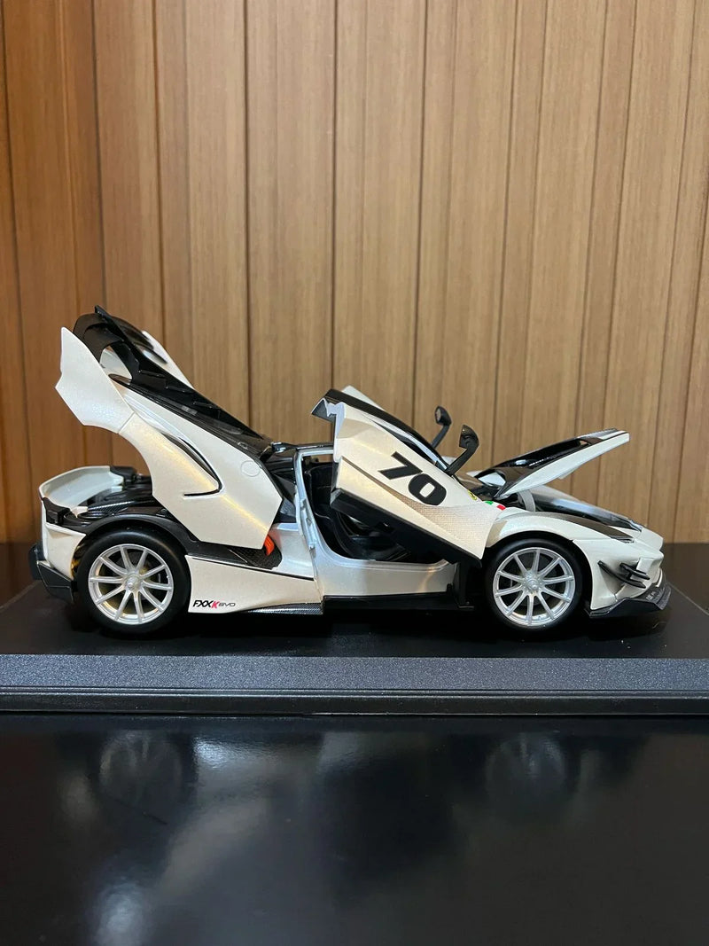 Ferrari FXX-K Evo 1:18 BBurago Branco