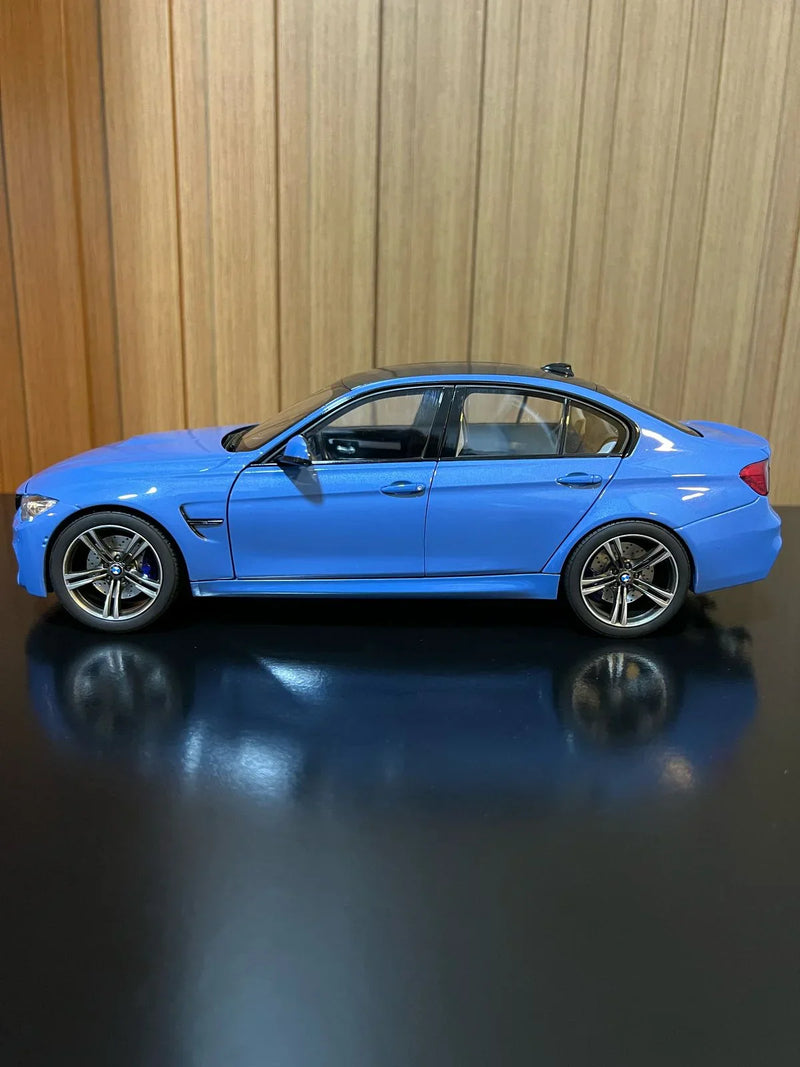 BMW M3 F80 Competition azul 1:18 Norev