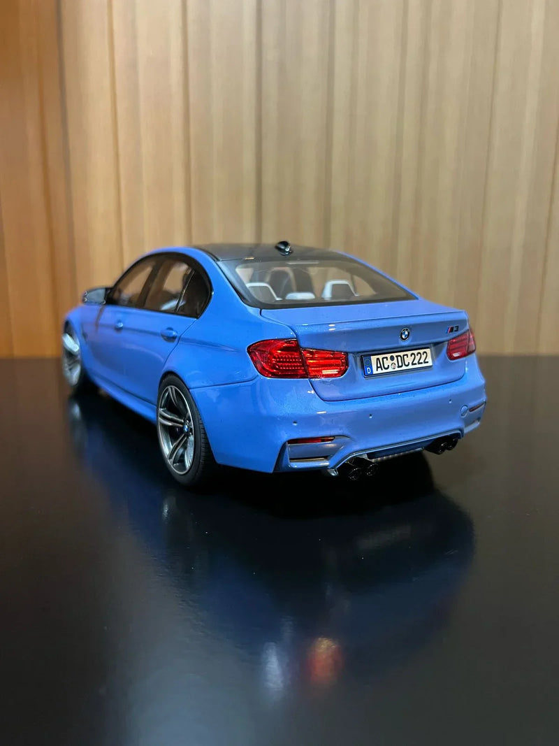 BMW M3 F80 Competition azul 1:18 Norev