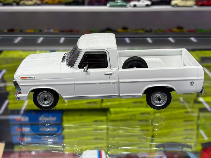 Ford F-100 (1974) - Branco - 1:24 - California Toys