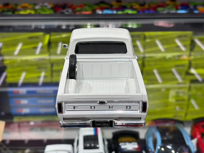 Ford F-100 (1974) - Branco - 1:24 - California Toys