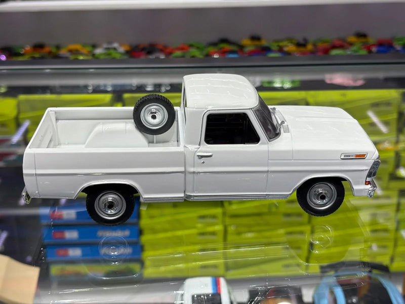Ford F-100 (1974) - Branco - 1:24 - California Toys