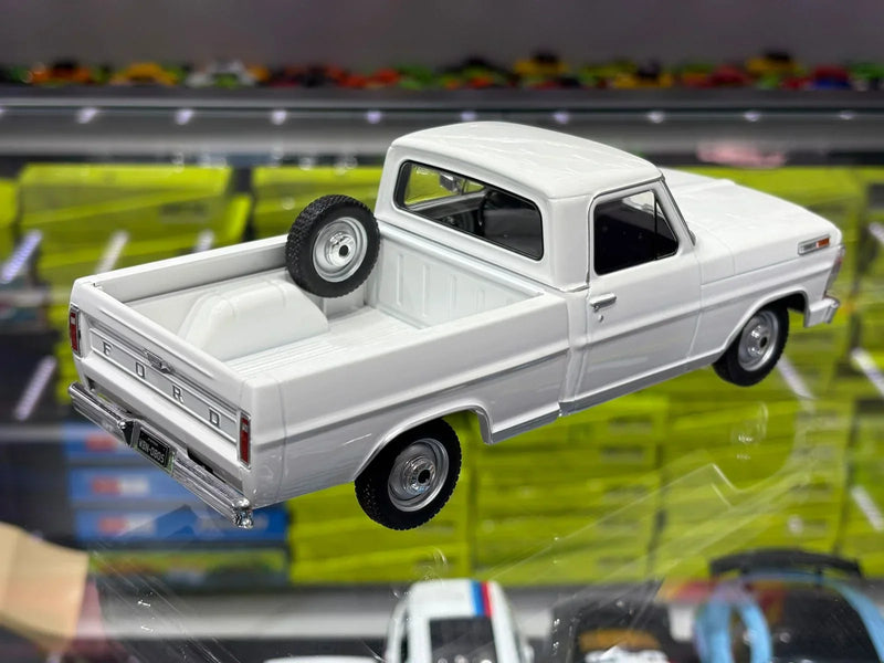 Ford F-100 (1974) - Branco - 1:24 - California Toys