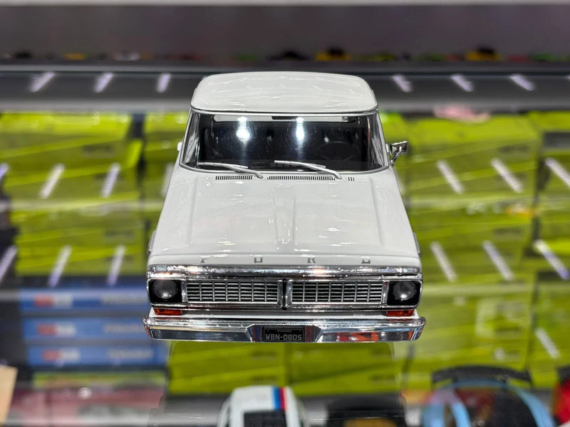 Ford F-100 (1974) - Branco - 1:24 - California Toys